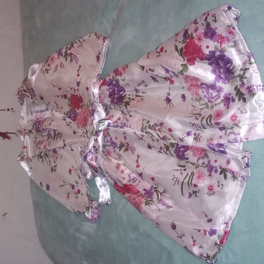 💕🌺 NWOT, Spring Floral Robe💕🌺